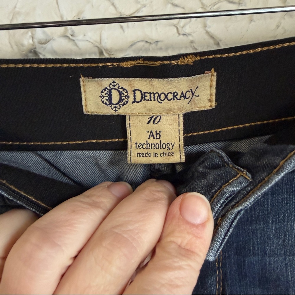 Democracy Indigo Cropped Jeans - Picture 5 of 9